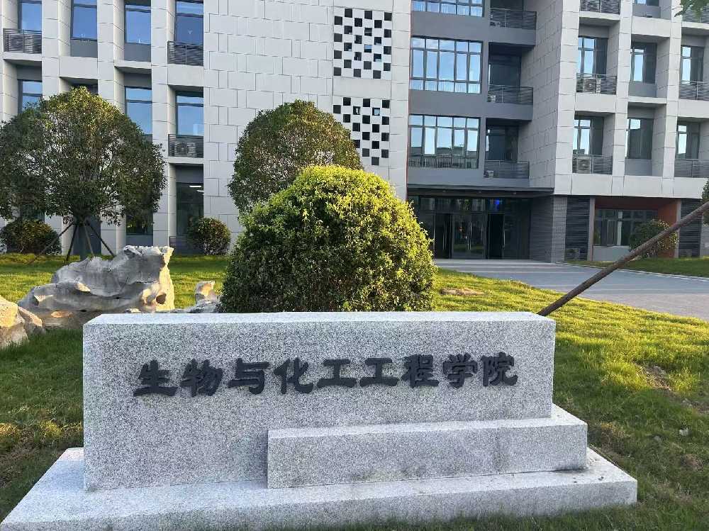 南和区扬州职业大学体育场高杆灯项目